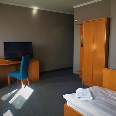 Hotel Restauracja Tawerna กลีวิตเซ ภายนอก รูปภาพ