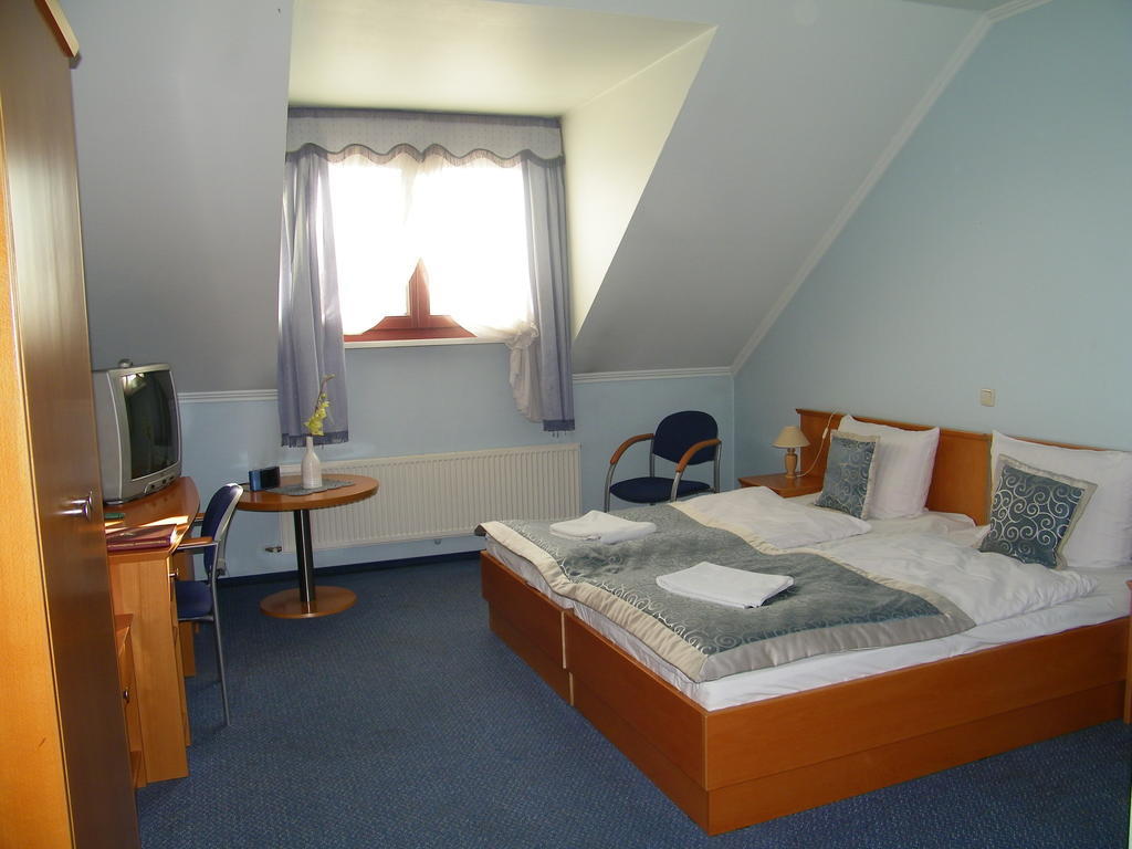 Hotel Restauracja Tawerna กลีวิตเซ ห้อง รูปภาพ