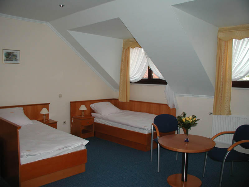 Hotel Restauracja Tawerna กลีวิตเซ ภายนอก รูปภาพ
