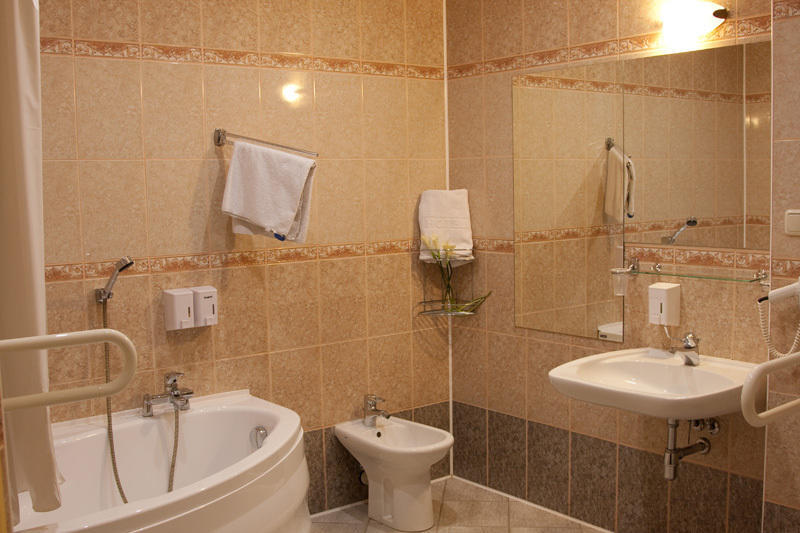Hotel Restauracja Tawerna กลีวิตเซ ภายนอก รูปภาพ