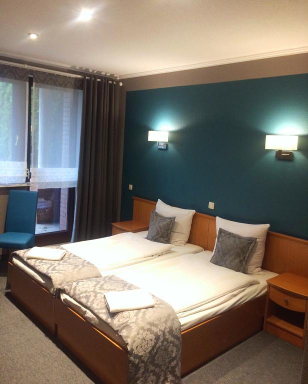 Hotel Restauracja Tawerna กลีวิตเซ ภายนอก รูปภาพ
