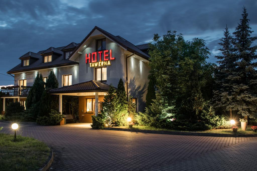 Hotel Restauracja Tawerna กลีวิตเซ ภายนอก รูปภาพ