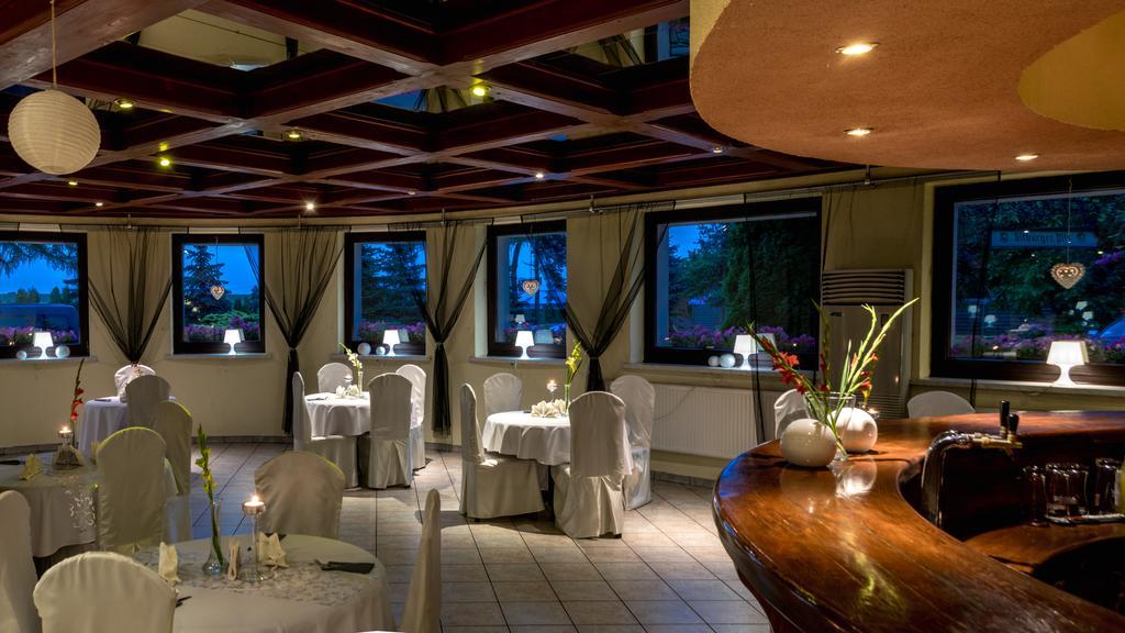 Hotel Restauracja Tawerna กลีวิตเซ ภายนอก รูปภาพ