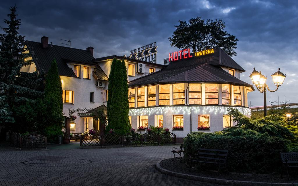 Hotel Restauracja Tawerna กลีวิตเซ ภายนอก รูปภาพ