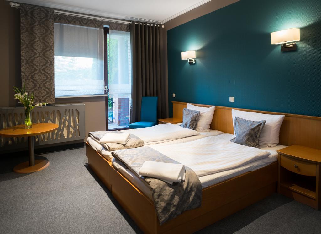 Hotel Restauracja Tawerna กลีวิตเซ ภายนอก รูปภาพ