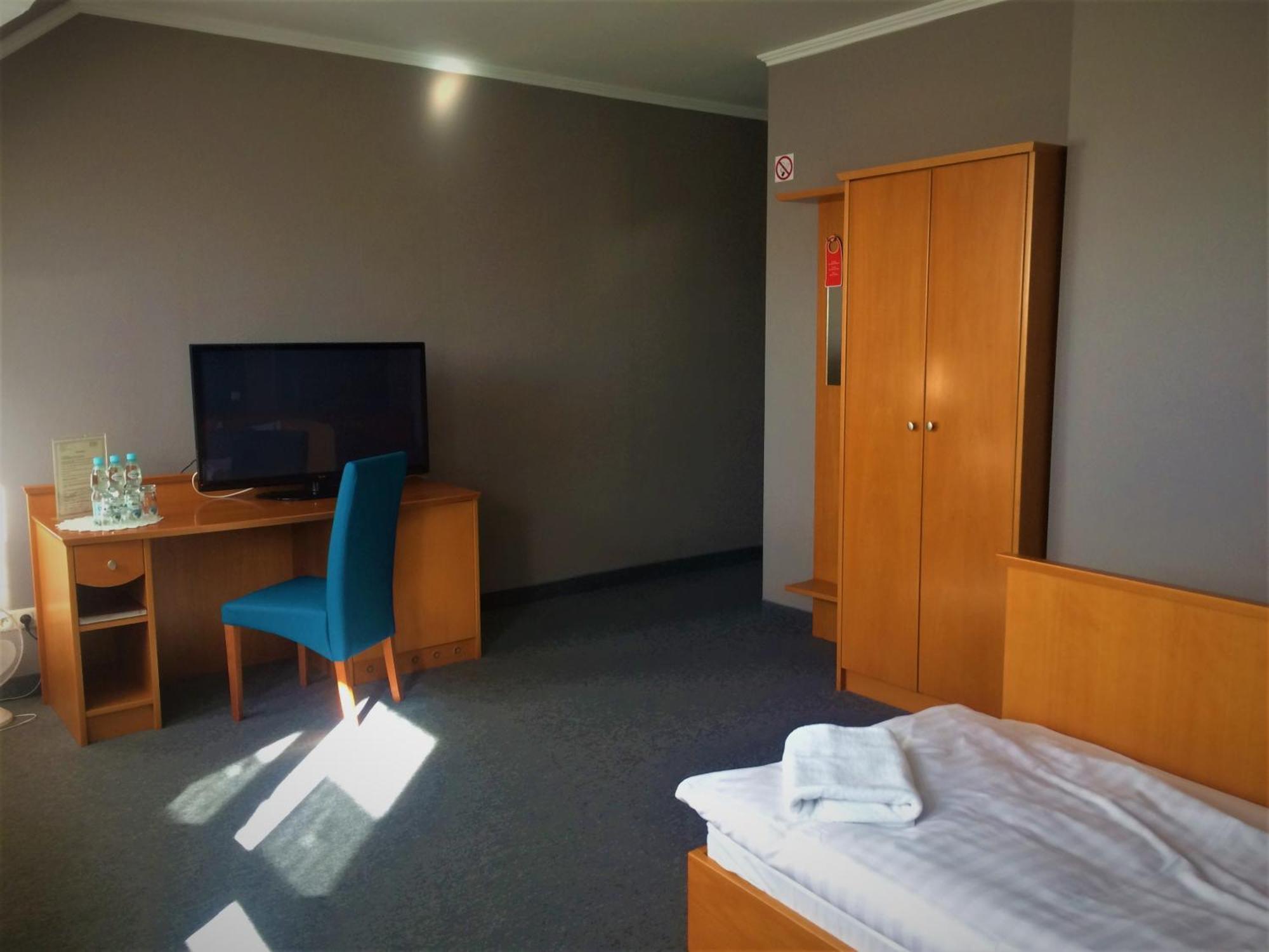 Hotel Restauracja Tawerna กลีวิตเซ ภายนอก รูปภาพ